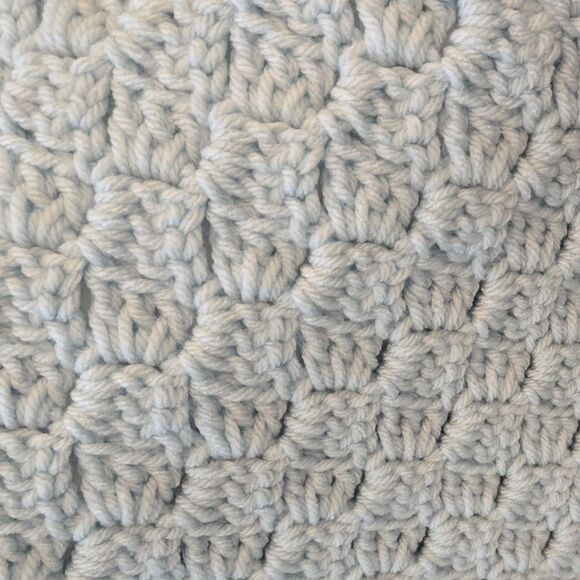 NEW ICE BLUE BABY BLANKET NEWBORN 30 X 30 INCHES Corner To Corner Pattern - Picture 4 of 7